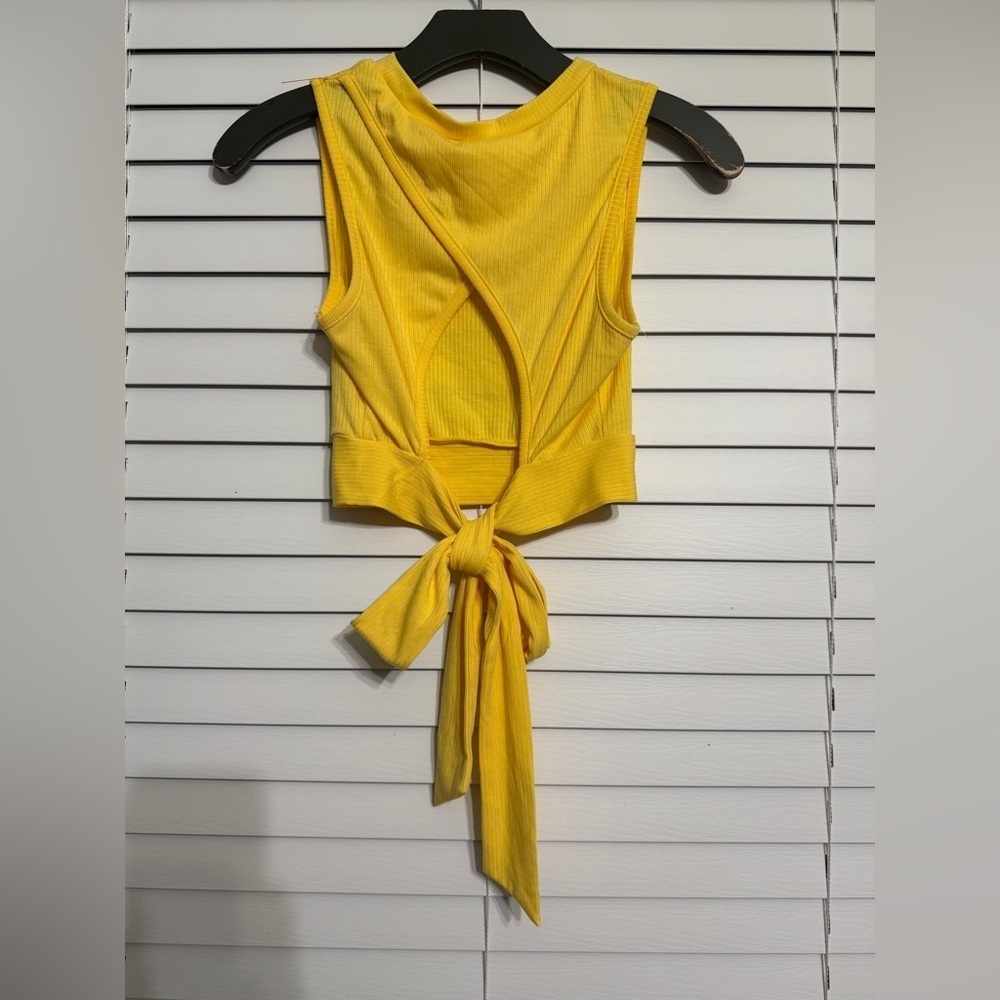 #9)  Yellow Sleeveless cute Tie-back Crop Top medium